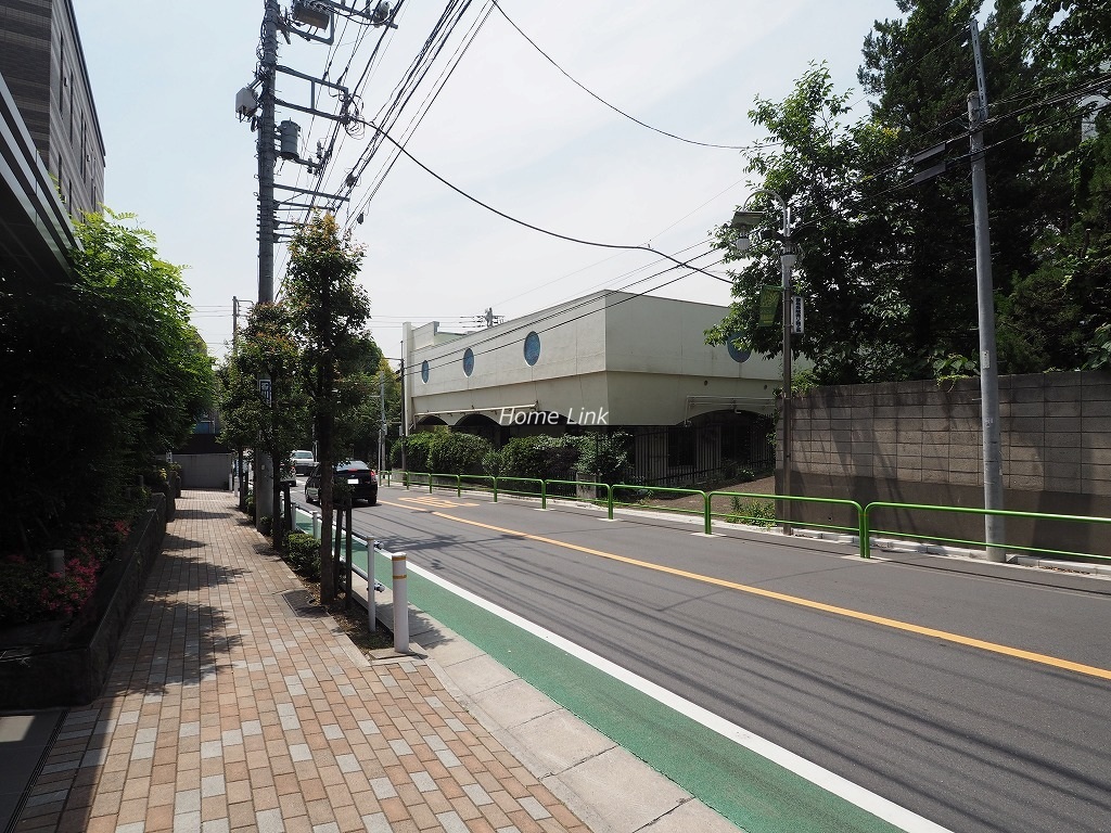 ライオンズ板橋氷川町レジデンス　前面道路歩道